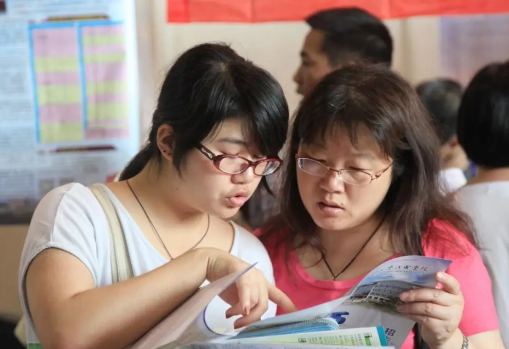 上大学在省外VS省内，两者差距不是一星半点，就业时可见分晓