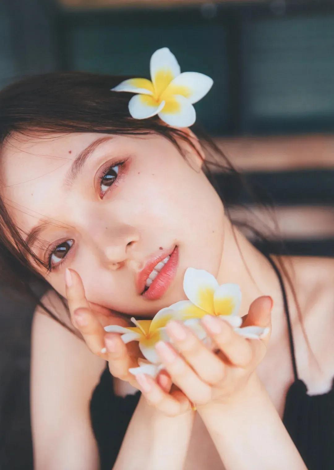 梅泽美波 1st新写真集，化身“吃货”花仙子