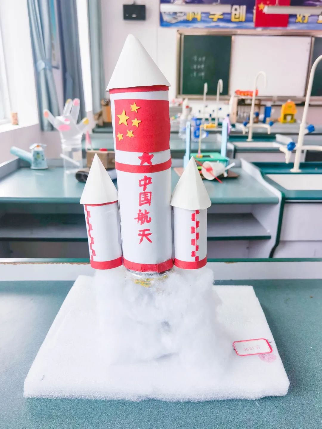 黄甲小学开展“人人参与科技节，我的科技节我做主”科技节活动