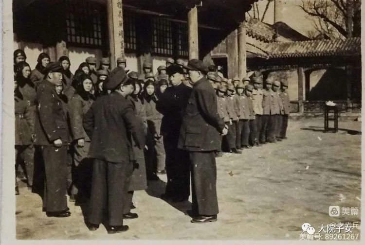 回忆新中国第一批女航空员及我的父母亲（上）