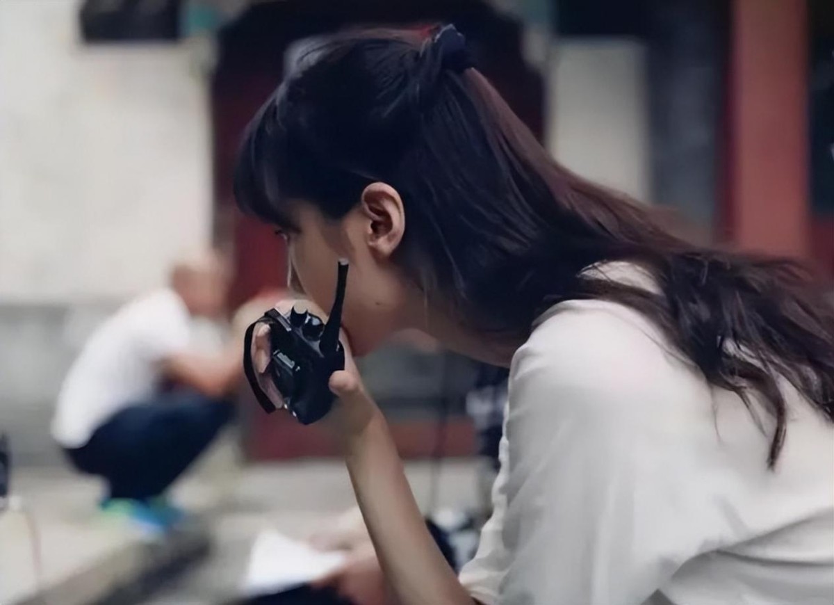 北电男生一头长发，耳带耳环，精致得不像话，网友：做自己真好