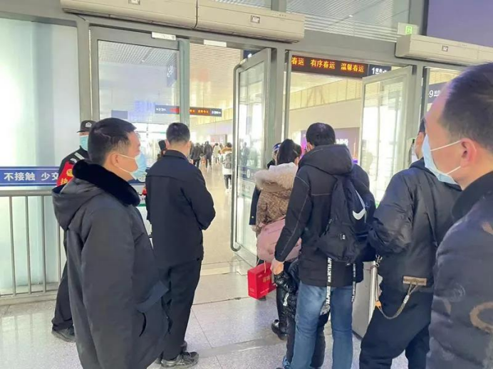“老赖”欲乘动车离汉，看勉县法院法官铁警联手“拘传到案”