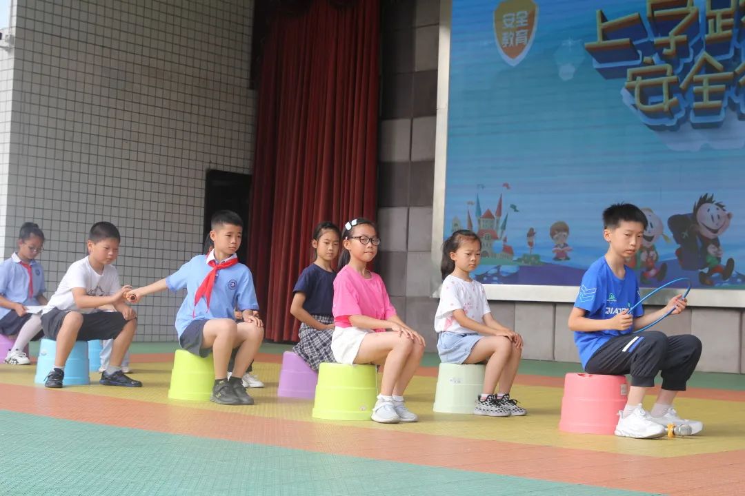 珍爱生命，安全第一｜记四川大学西航港实验小学第17周国旗下讲话