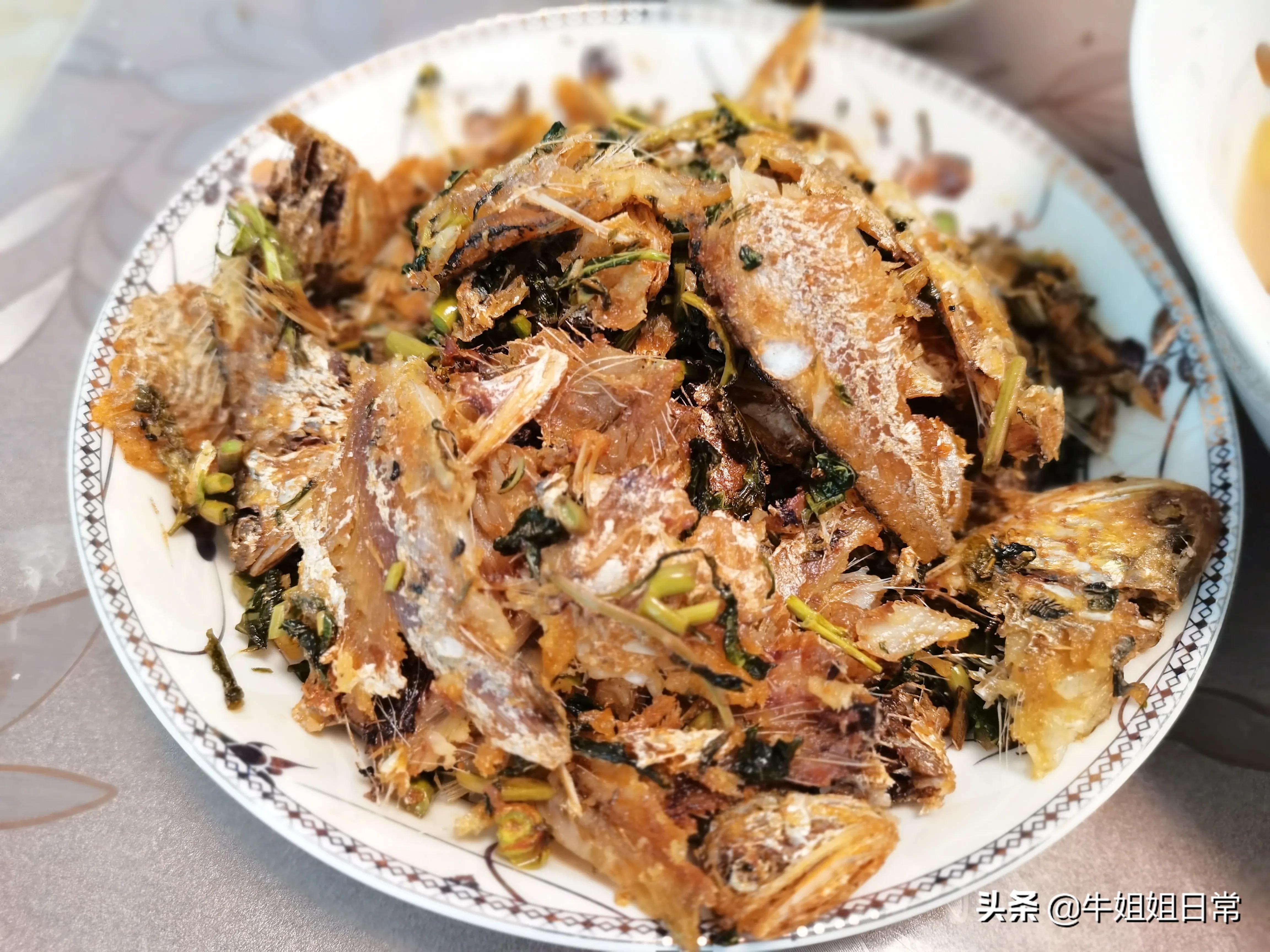 黄鲫子鱼(香椿拌黄鲫子鱼简单做法,鲜脆好吃(山东人叫黄煎子鱼))