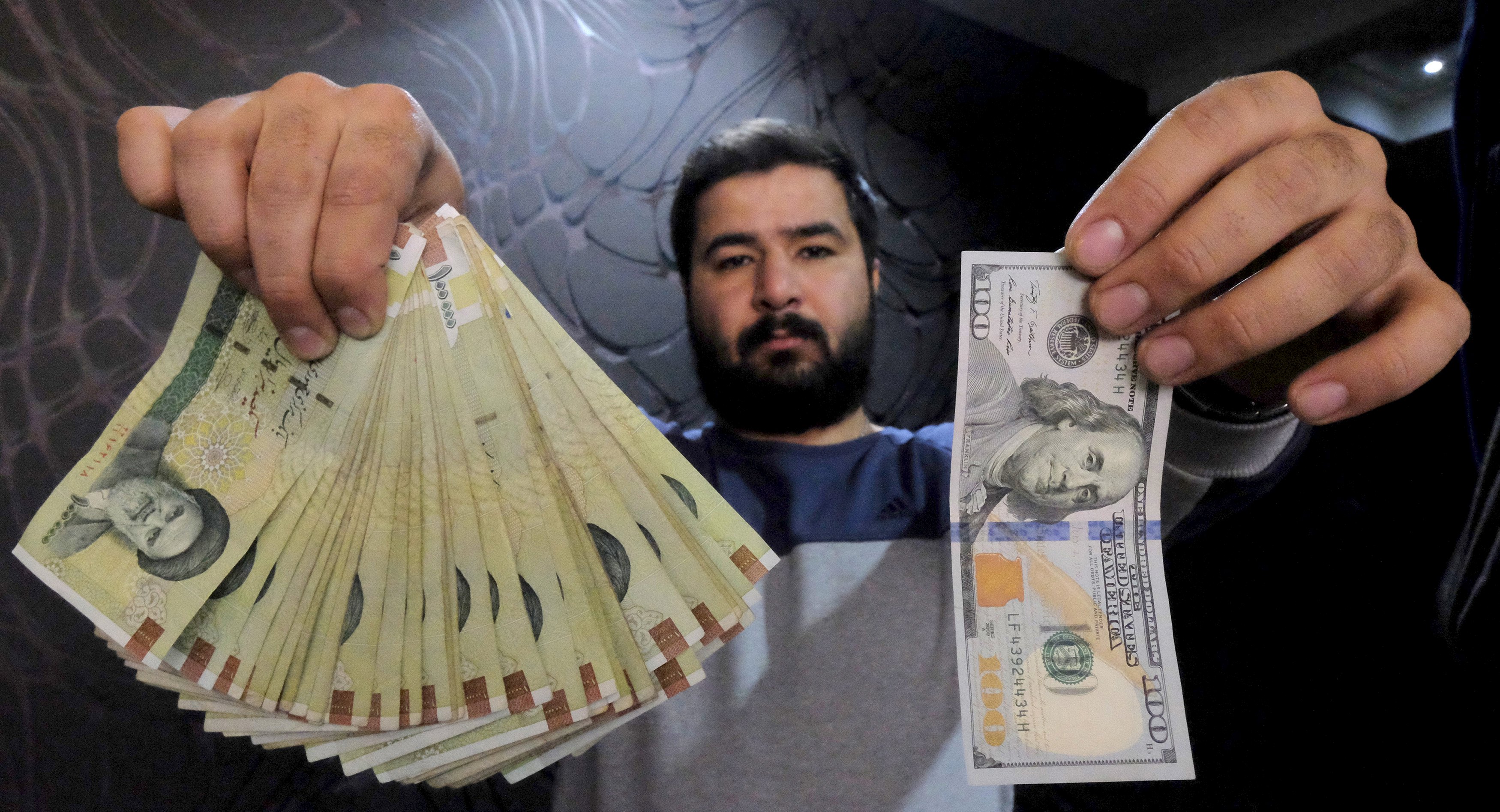 伊朗央行以人民币代替美元 宣布改换本国货币后计划从德国转移现金