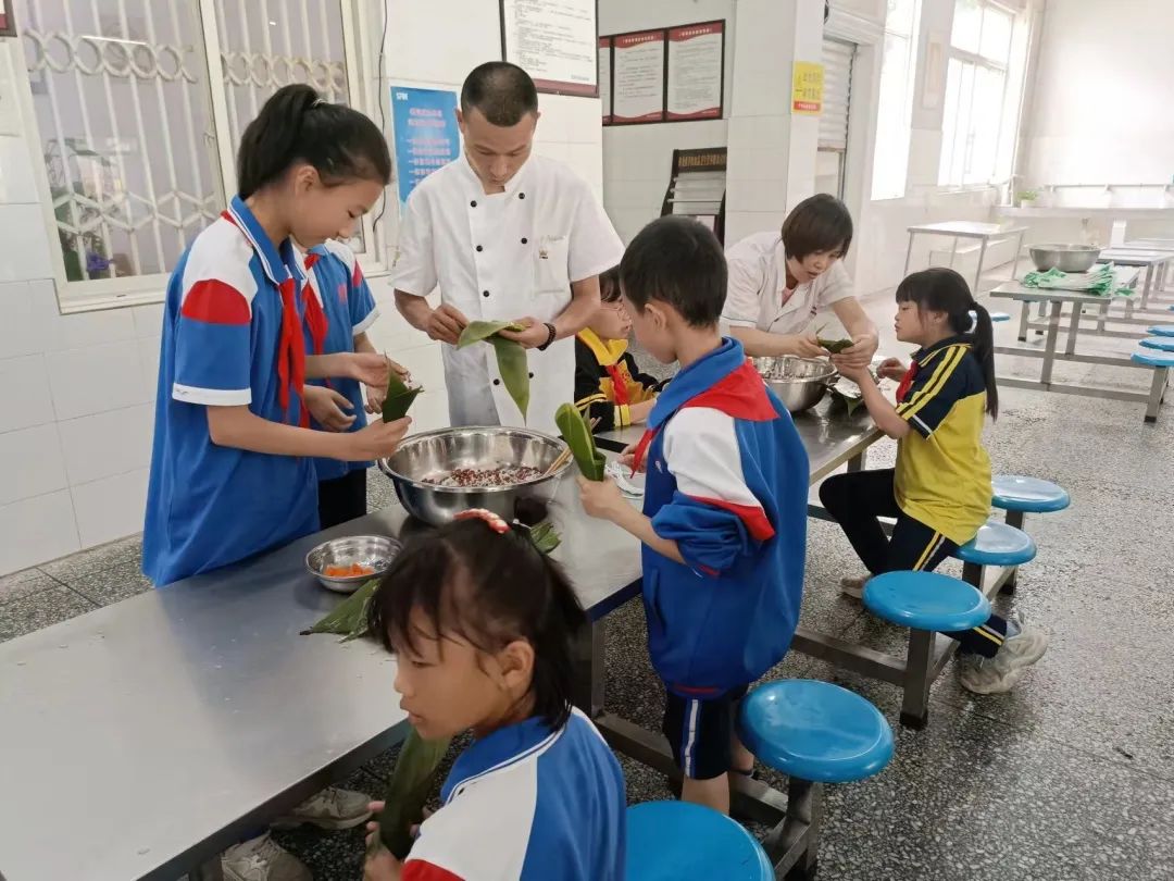 我爱中国节，端午名粽香——记黄龙溪学校劳动教育主题实践活动