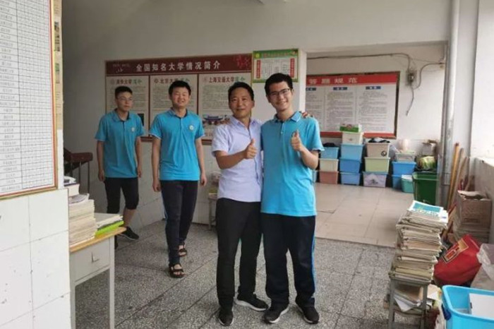 “屋顶男孩”全杰通：在寒风中蹭网学习，高考“666”逆天改命