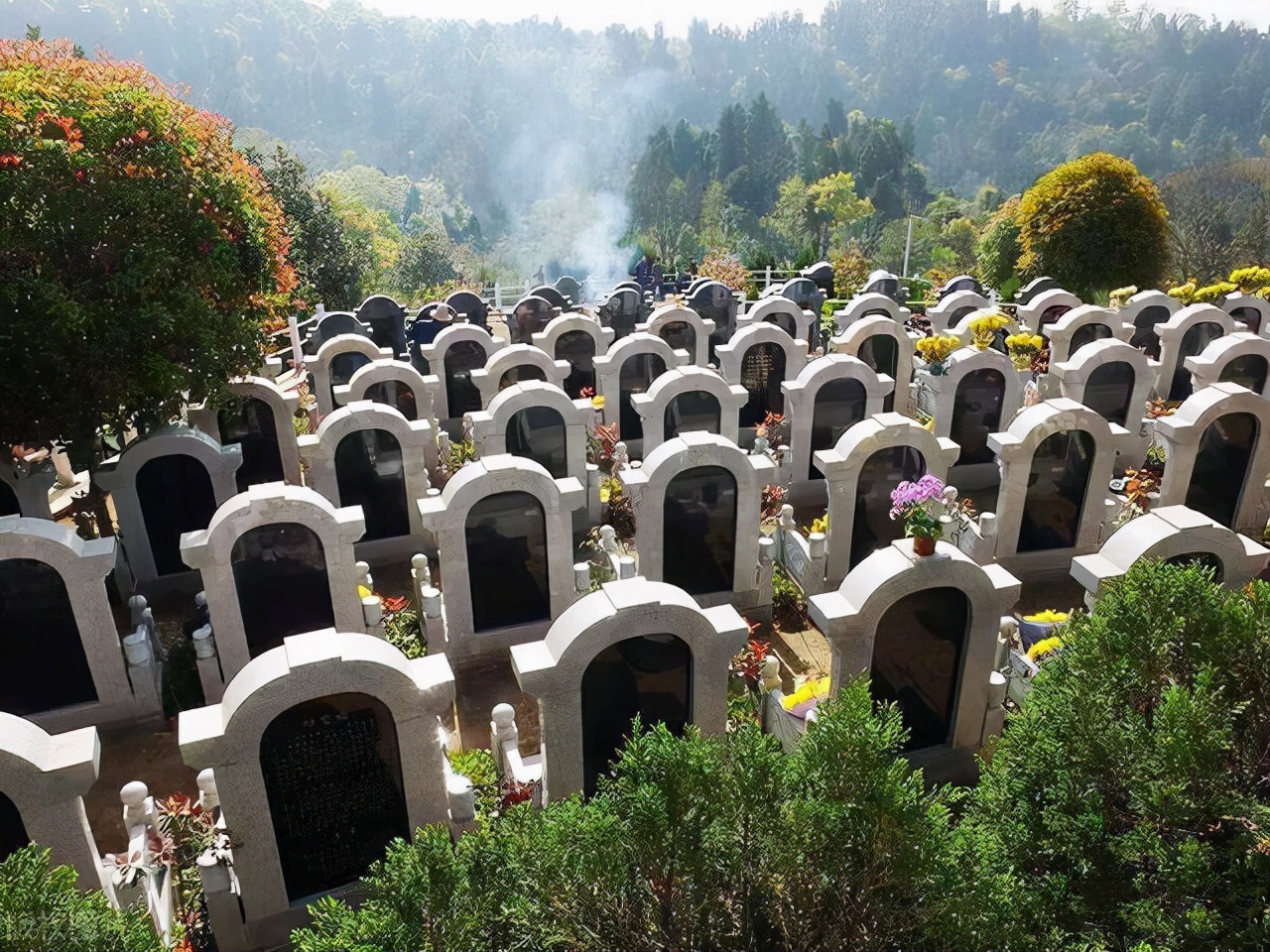 殡葬业的背后：太平间承包费一年400万，每具尸体挣4000元才回本