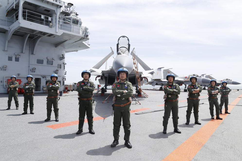 2016年,歼15突然上仰,随即失速下坠,飞行员从百米高空砸向海面-我的快