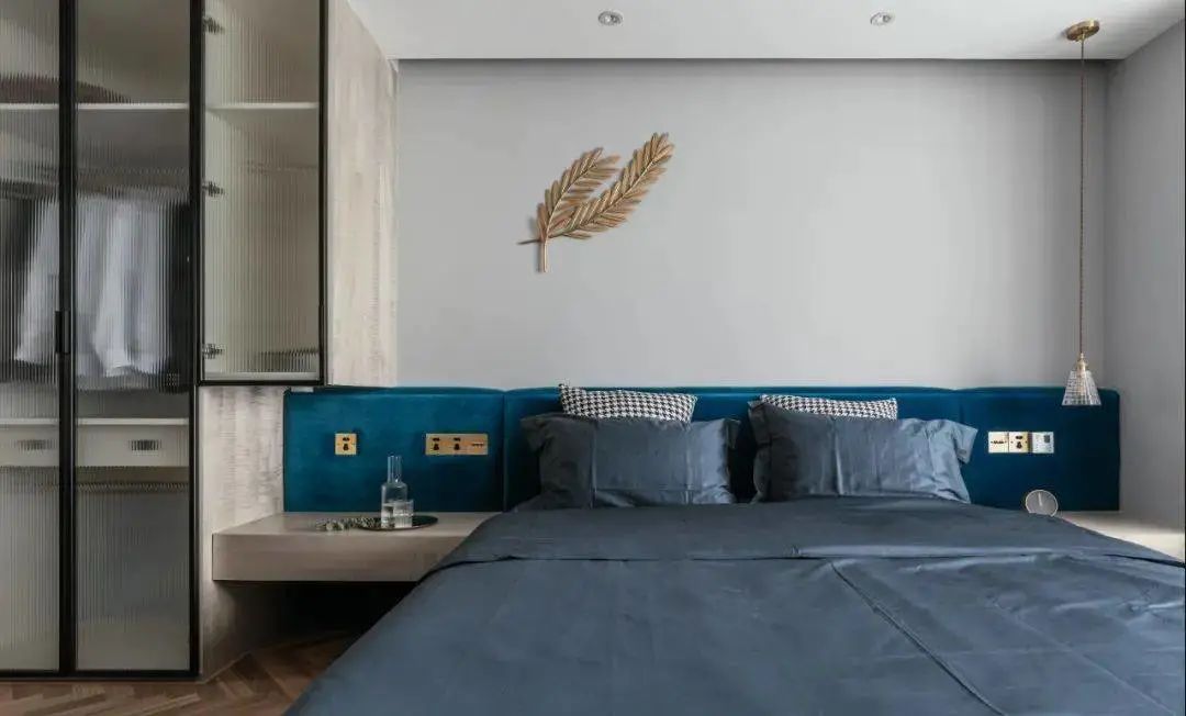 80㎡二房，花5W爆改成浪漫轻奢风的一居室，实用性更强，颜值更高