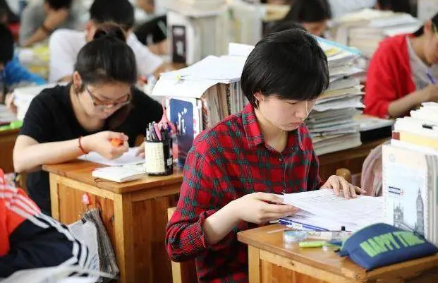 新高考“3+1+2”模式后，物理被成功捞上岸，这两科地位却很尴尬