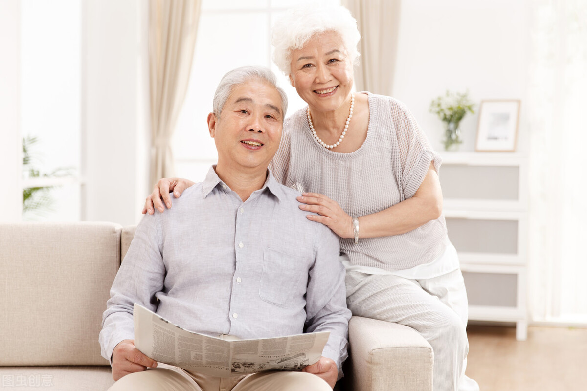 72岁大妈：雇佣45岁男保姆，工资6000块，我的生活很愉快，很值得