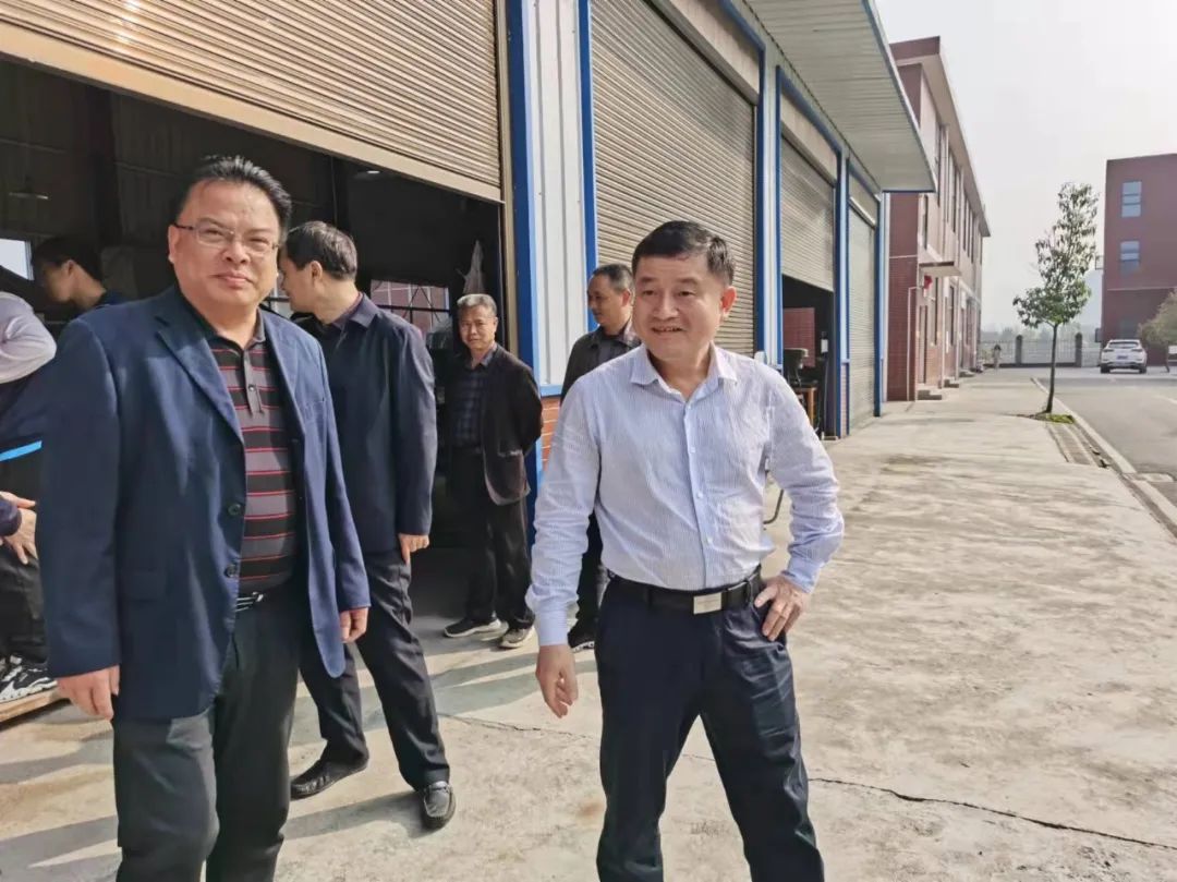 向守清深入洪江市职业中专学校调研