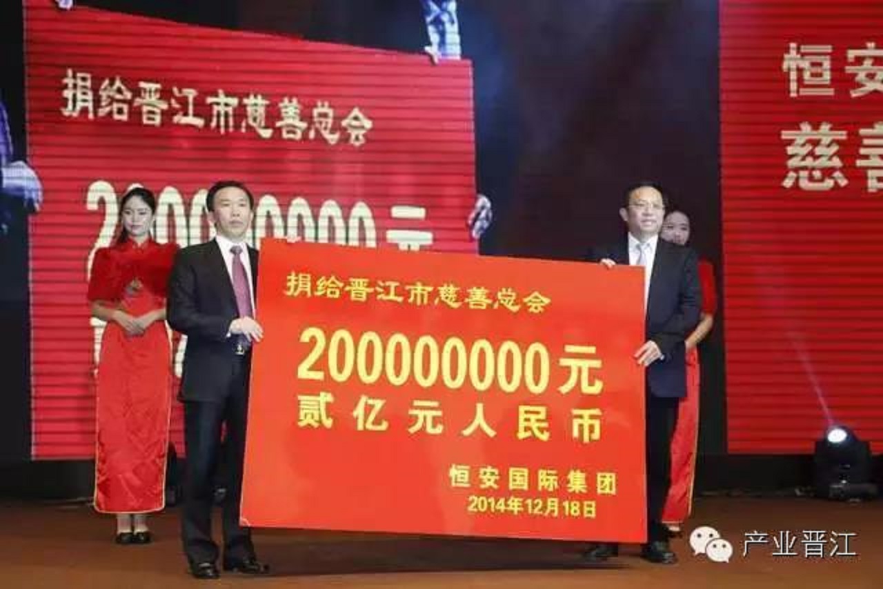 从白手起家到“福建首富”，被人尊称为“商业教父”，齐名曹德旺