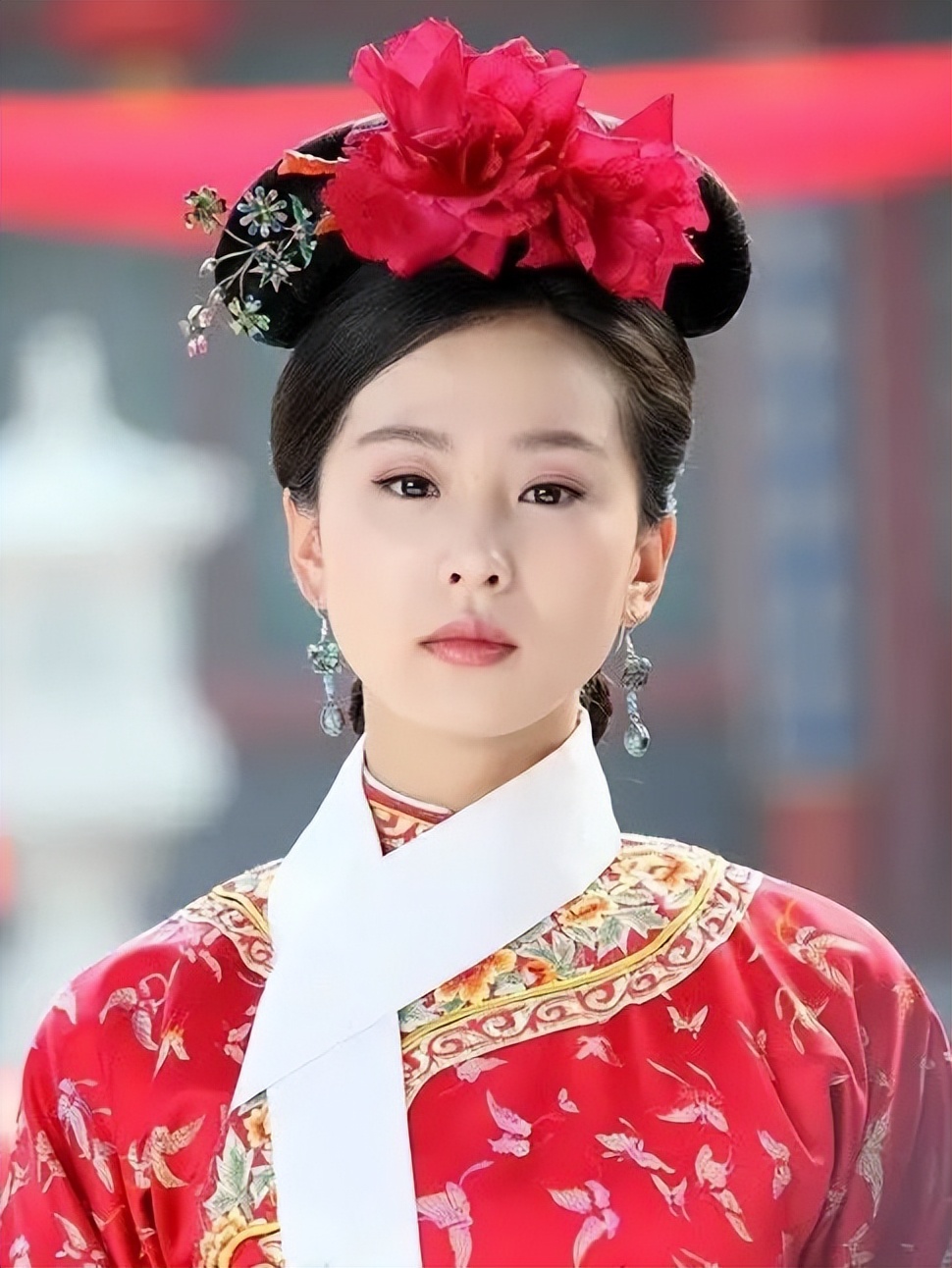 同样是“红衣造型”，杨幂娇俏像少女，赵丽颖霸气十足