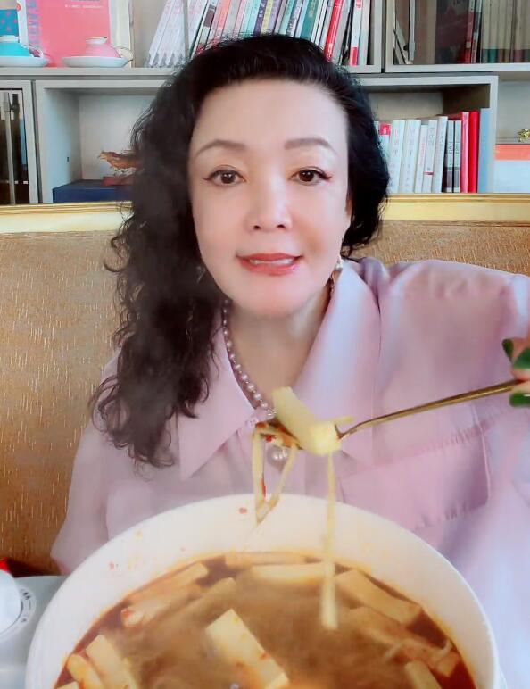 具俊晔直奔大S家！孩子见继父，汪小菲妈妈：孙儿们健康成人就好