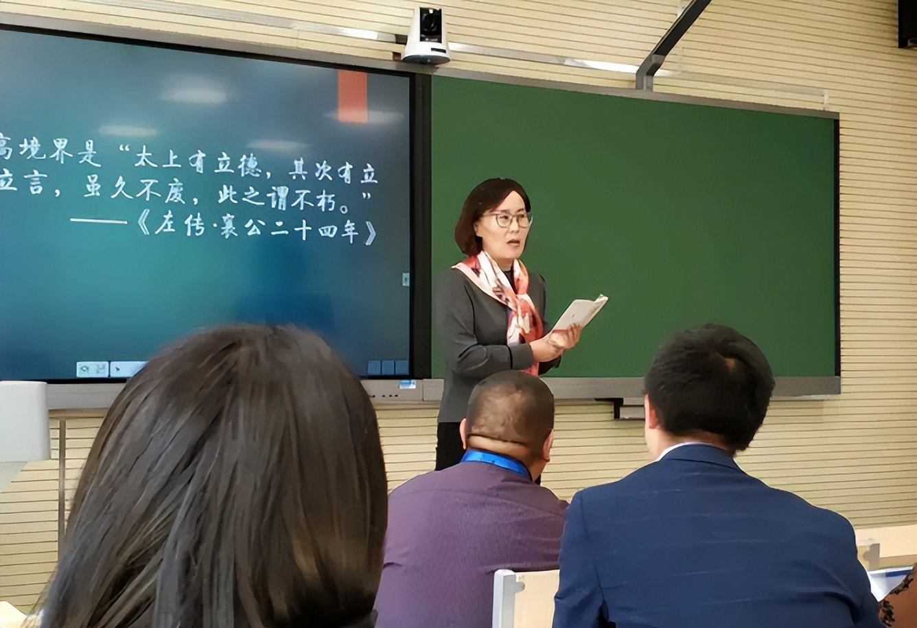 公务员调整薪资后，教师们的收入也会受到牵连？教师：会降薪吗？