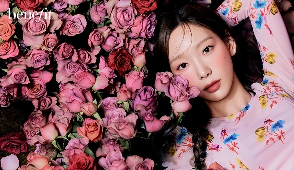 少女时代泰妍，玫瑰花环绕，花仙子般的视觉效果，新美妆画报公开