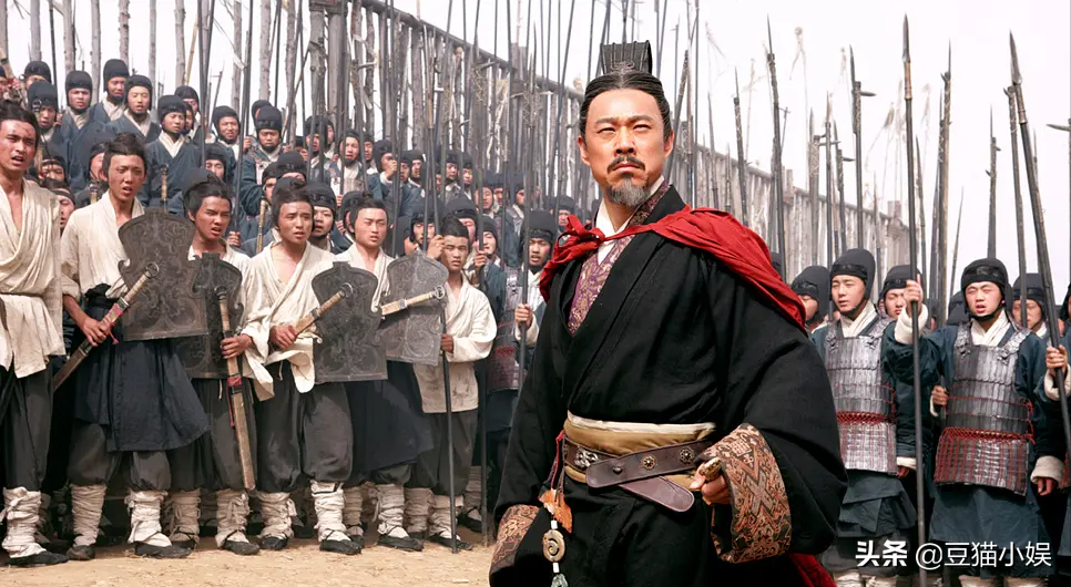 相较原版《三国演义》,电影《赤壁下》在多处弥补了原著"漏洞"