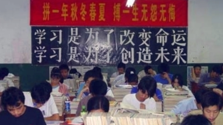 16年前，那个高考故意交白卷的河南“零分少女”，如今怎样了？