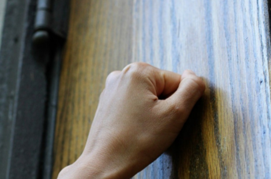 2003年，一名21岁美女教师惨死在宿舍，3年后唯一嫌疑人被判无罪