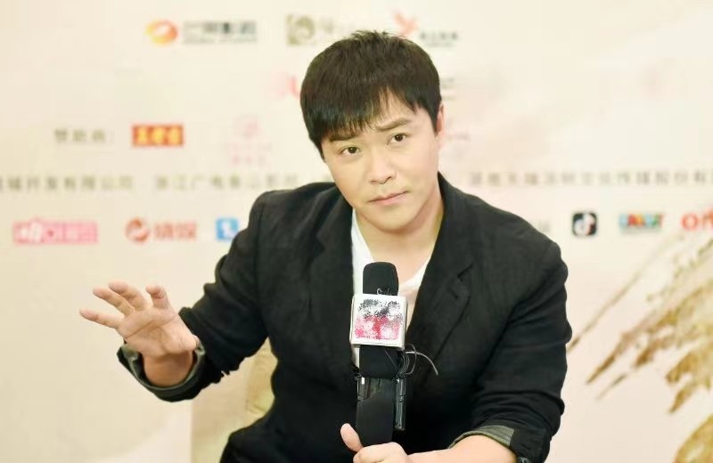 七个孩子五个妈，一年见一次，这些明星的相处方式，让人大跌眼镜