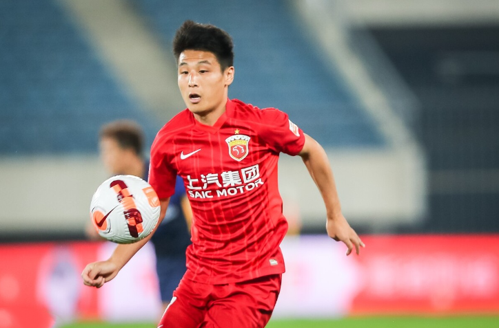 许多球迷对刘锦程不太了解,小编在此科普一下,刘锦程出生于2006年,司