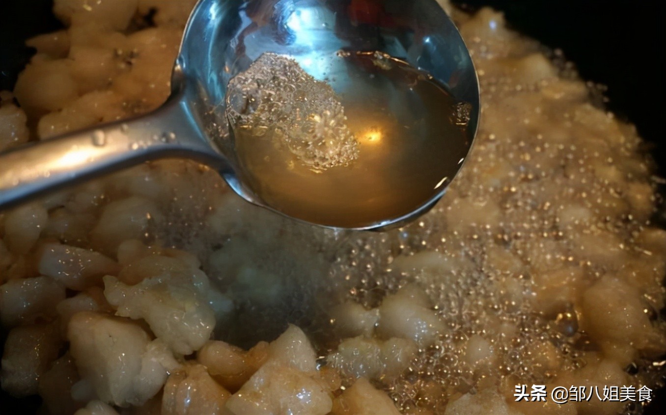 熬猪油，焯水还是不焯水？教你正确做法，猪油雪白不腥放得久
