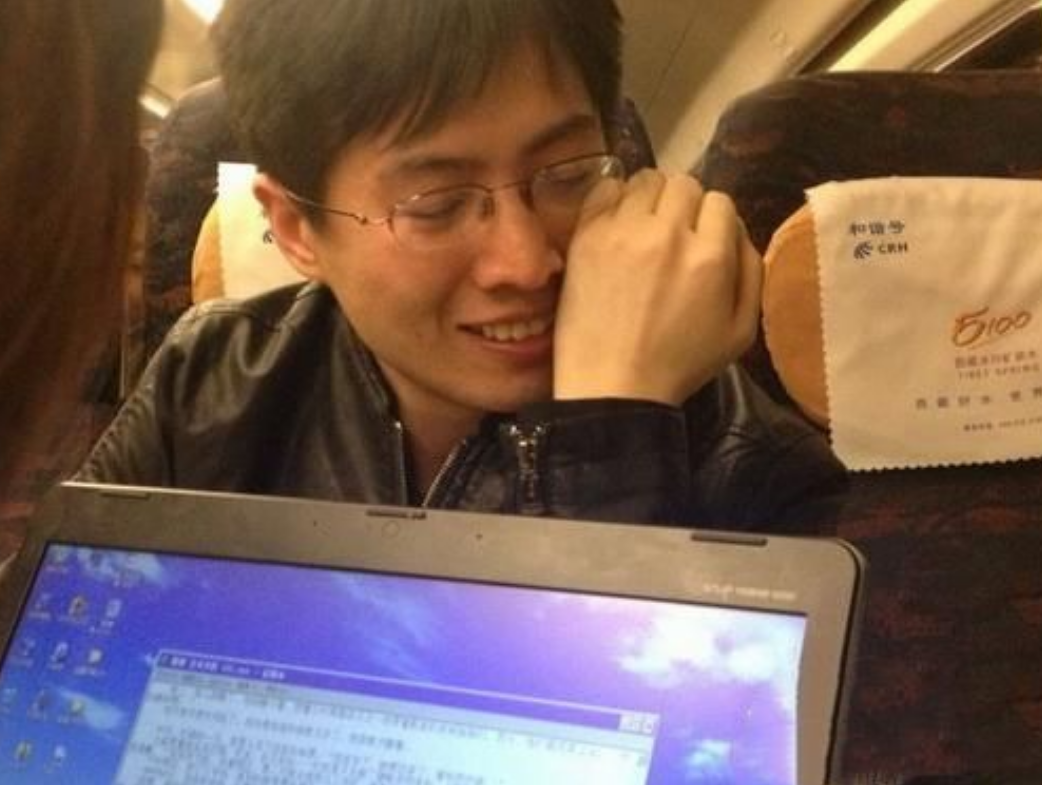 高考647分的高材生，蜗居网吧4年不回家，不洗澡不换衣服