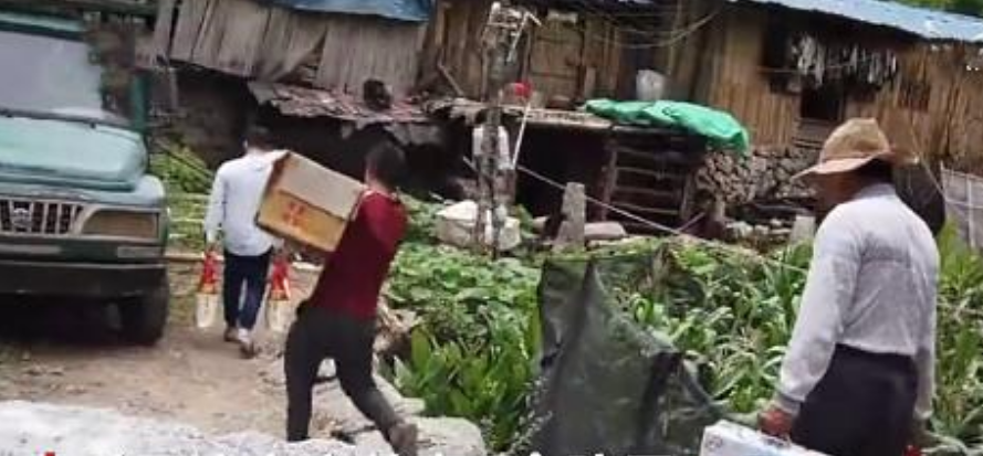 广西90后夫妻，隐居深山生10个娃，男主人：感谢政府帮助，很满足