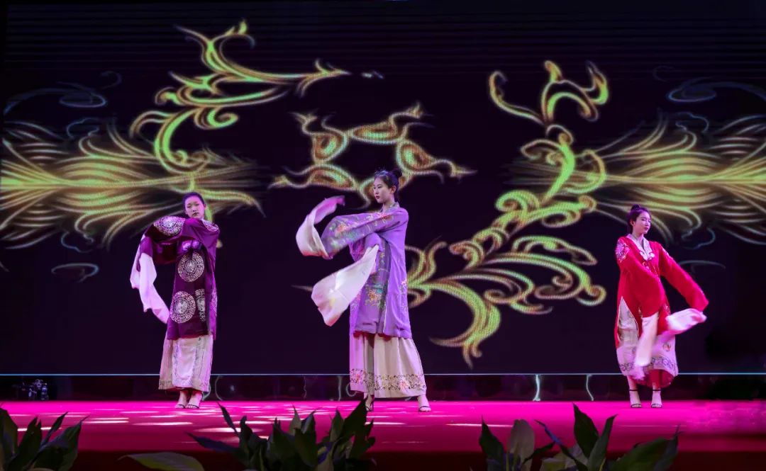 “喜迎二十大 奋进新征程”2022年太原群文活动启动仪式暨“美丽乡村”太原市乡村村晚大比拼活动举行