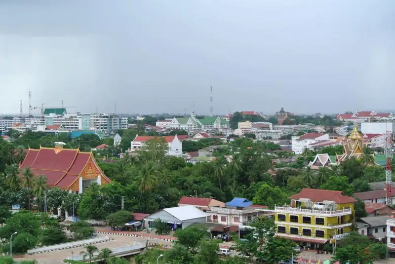 首都万象宛如乡村,靠着国际援助过日子,老挝的经济怎么了?