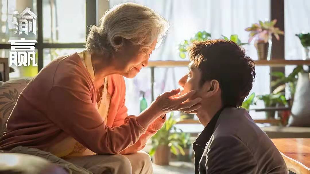 陈坤新戏画面好戳人，剧中帮病重奶奶剪头发，笑着笑着就哭了