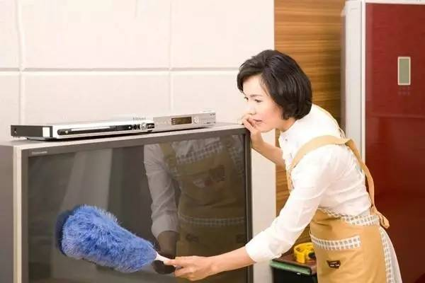 一位45岁住家保姆的为难：每个月工资8000，还有奖金，我想辞职