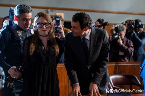 假扮名媛招摇撞骗纽约上流圈！《虚构安娜》真实故事比剧情更咋舌