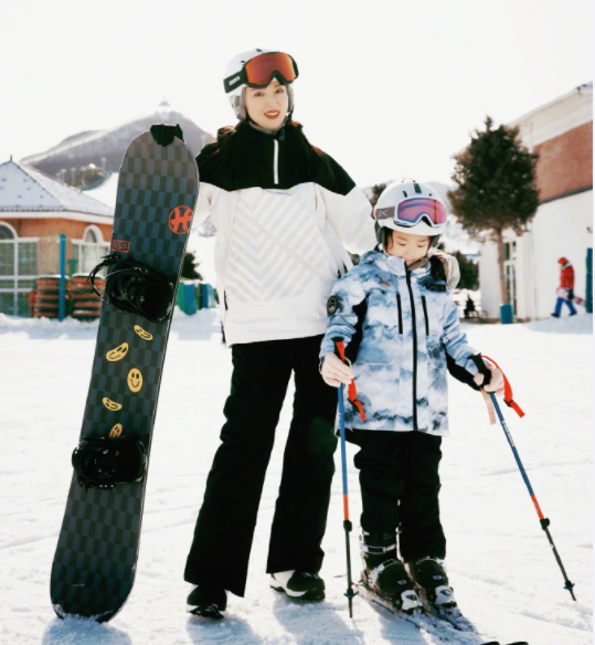 董璇：原来爱情甜蜜，无奈劳燕分飞！不回望，现在新恋情正酣
