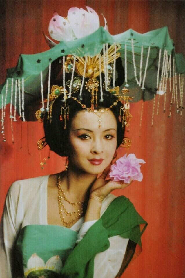 以前的宫廷剧真的很好看！现在有的宫廷剧拍得像皇帝要破产一样