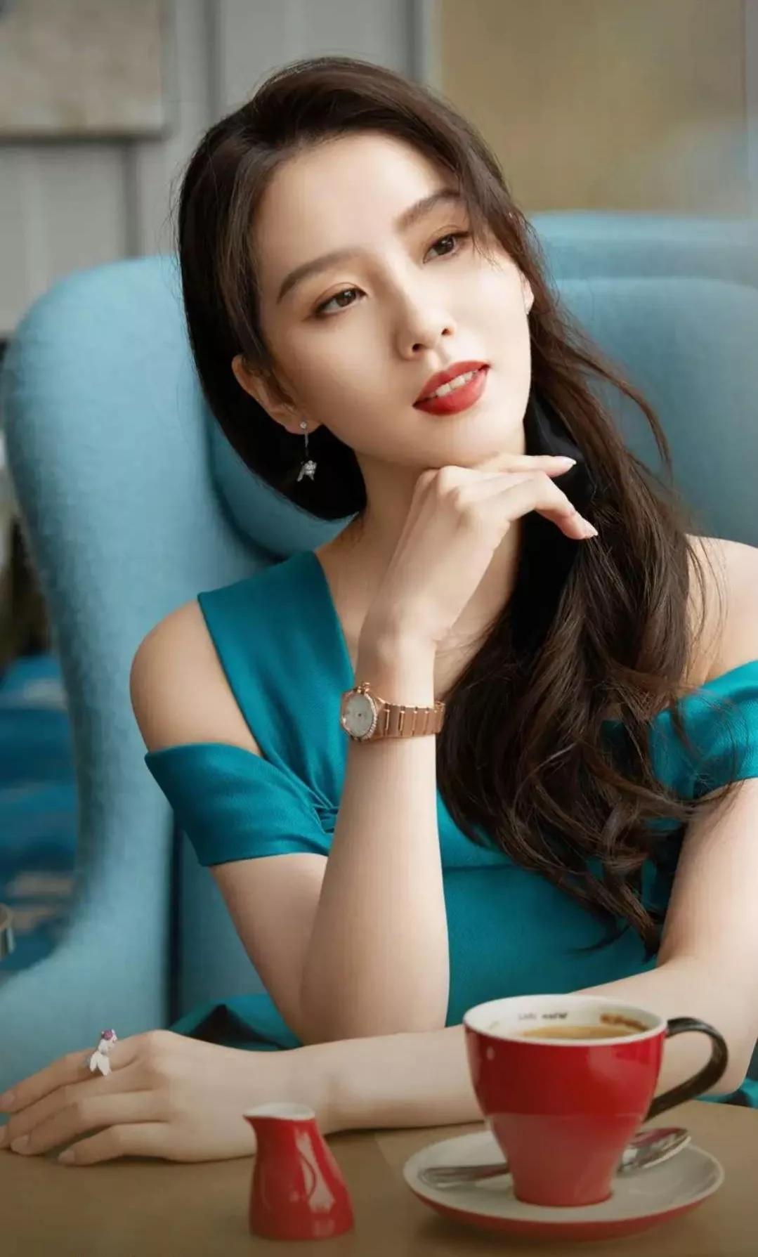 手机桌面，明星关晓彤、刘诗诗和孙千