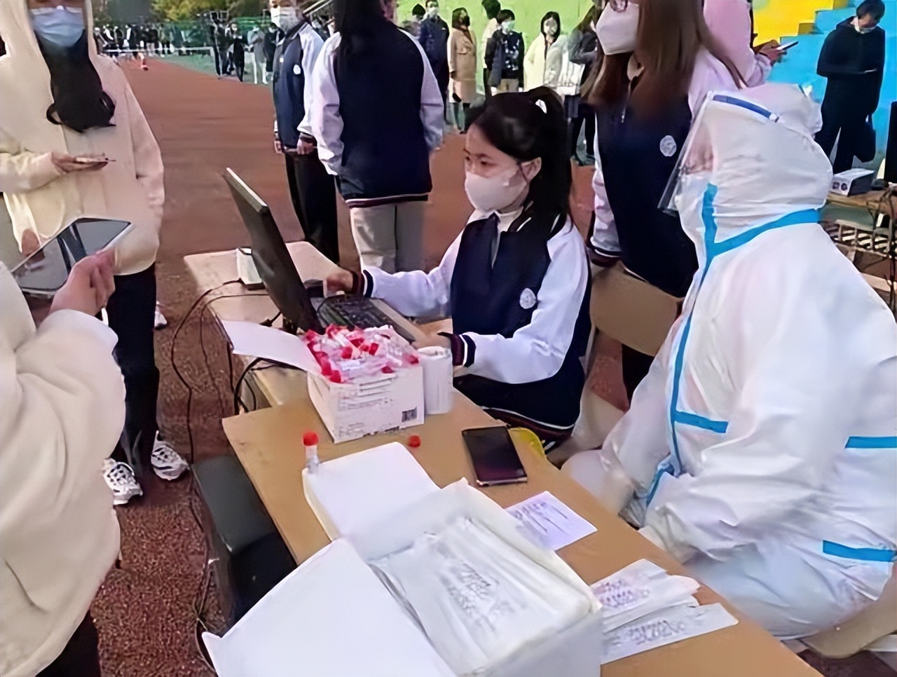 北京有多名大学生感染，一学校调整为中风险区，家长感到心情复杂