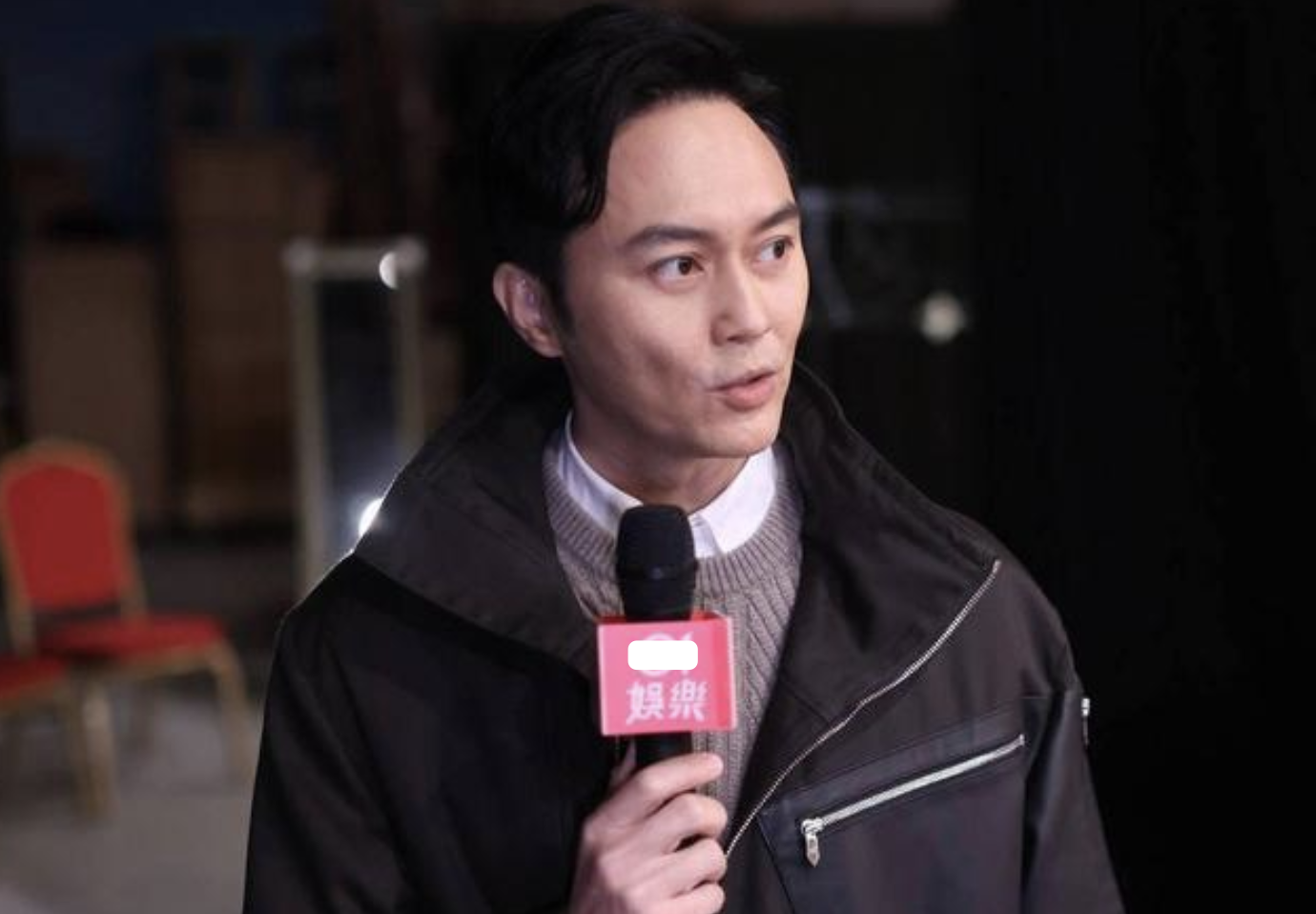 袁咏仪春节返港与儿子团聚，从背后抱魔童超有爱，母子同框像姐弟
