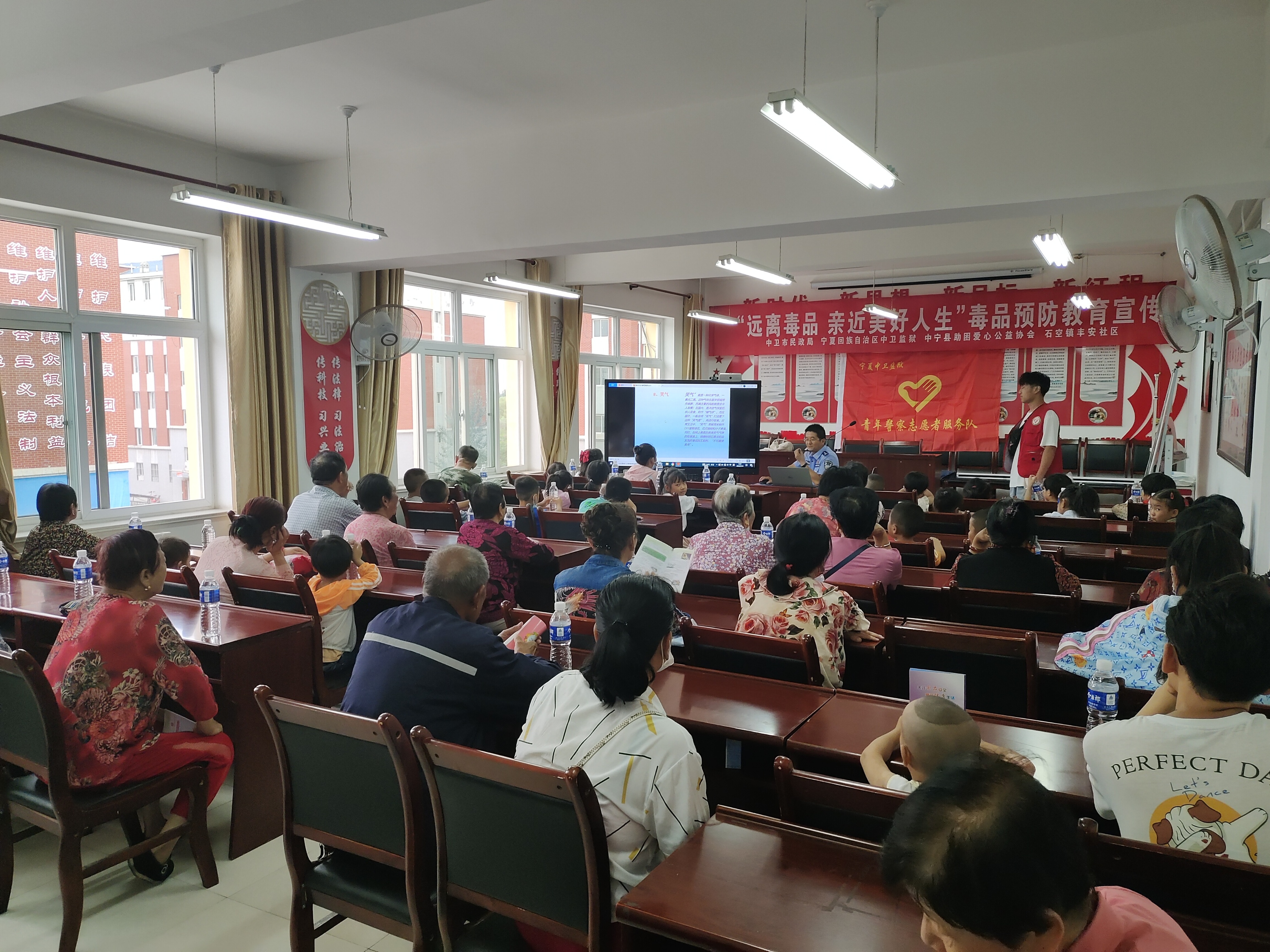 中宁县助困爱心公益协会开展“远离毒品 亲近美好人生”宣传活动