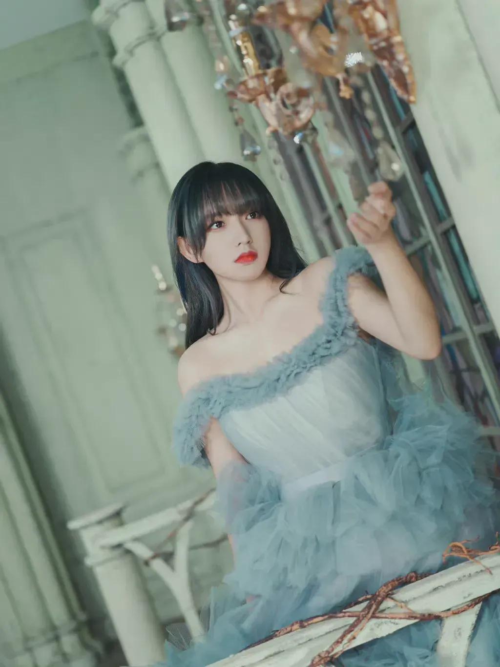 金晨、白鹿淡妆浓抹总相宜，自拍库存平易近人，领家妹妹即视感