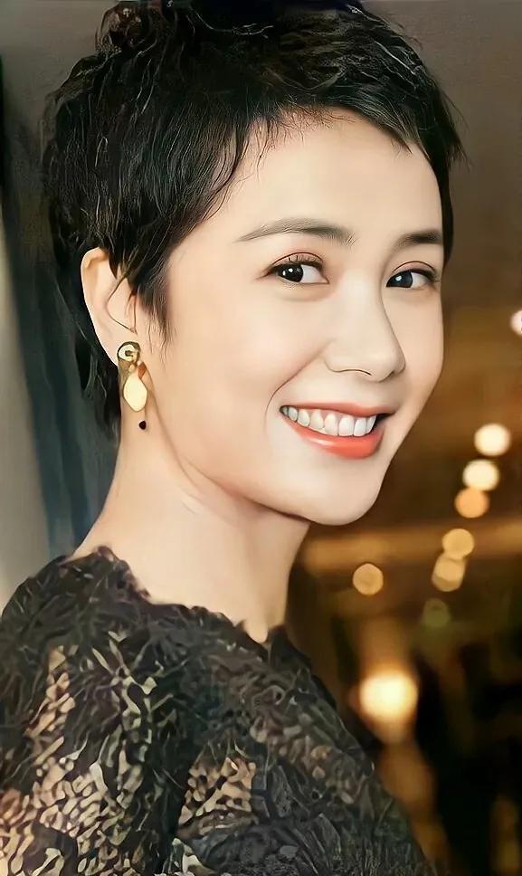 蒋丽雯黄豆(56岁"晚节不保",这一次,名和利救不了"自毁前程"的蒋雯丽)