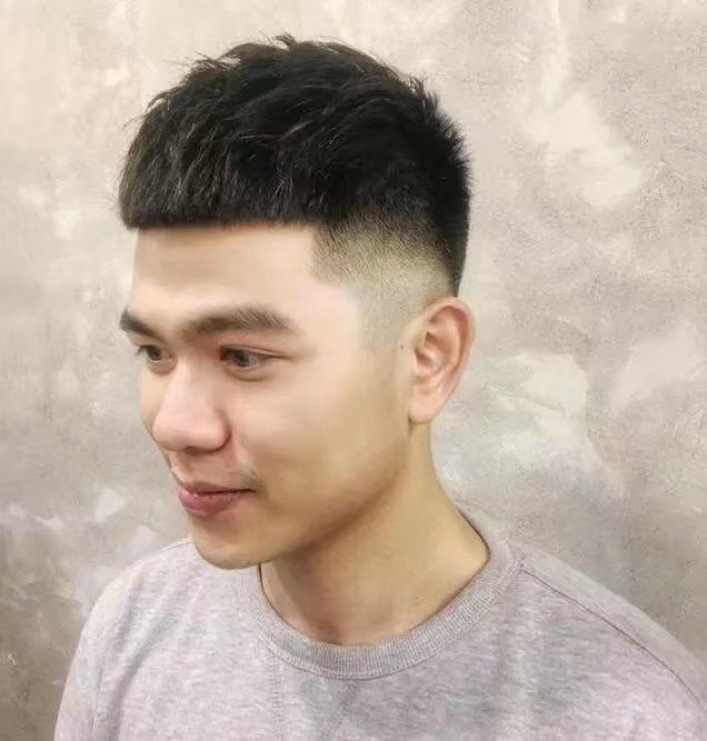 两边剃光中间留长的发型，有人叫三面光，有人叫铲青，有啥区别？