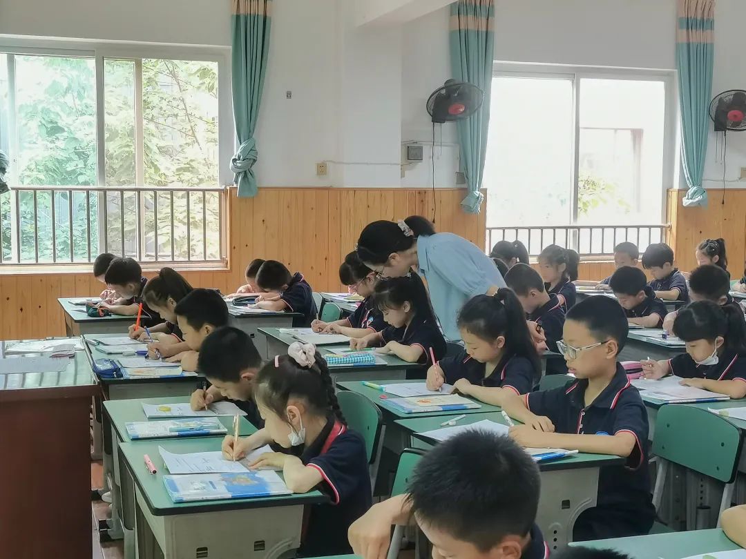 共教 共研 共成长｜双流区公兴小学持续开展骨干教师研究课活动