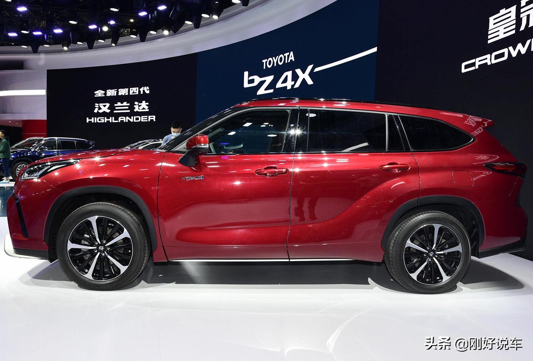 一代经典的继任者，2.5L混动皇冠陆放是否有实力延续传奇？