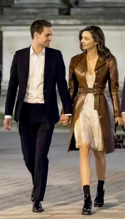 米兰达可儿：真霸总文中的玛丽苏女主