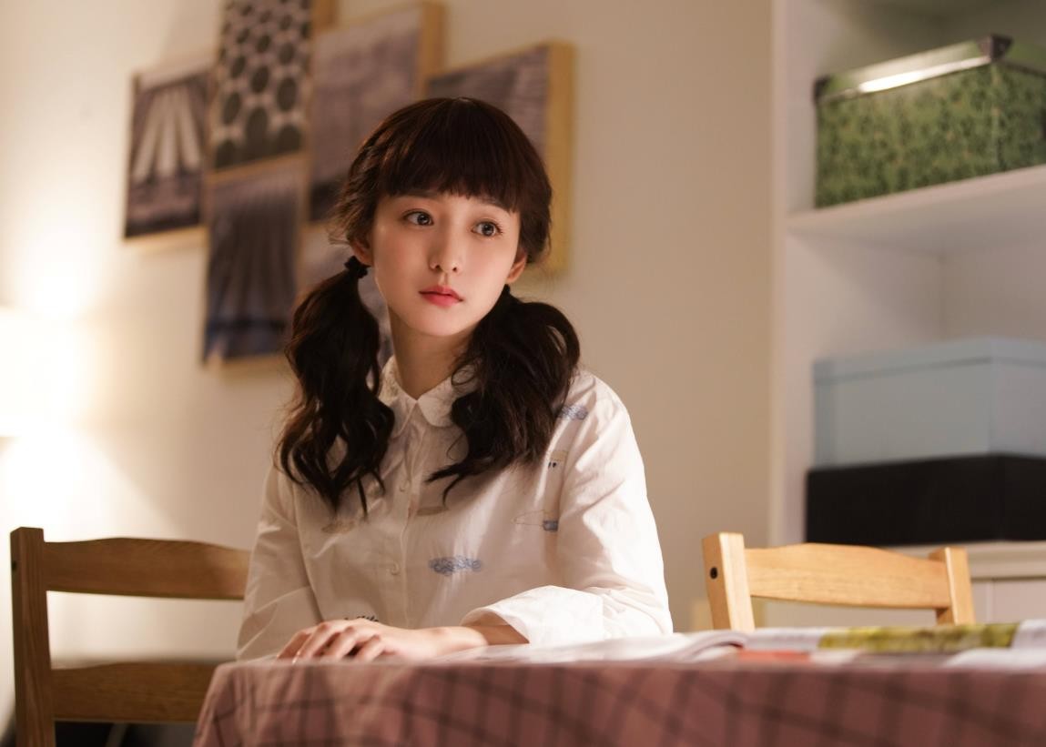 “网瘾女星”何泓姗：为了买皮肤才接戏，曾在演技上胜过倪妮