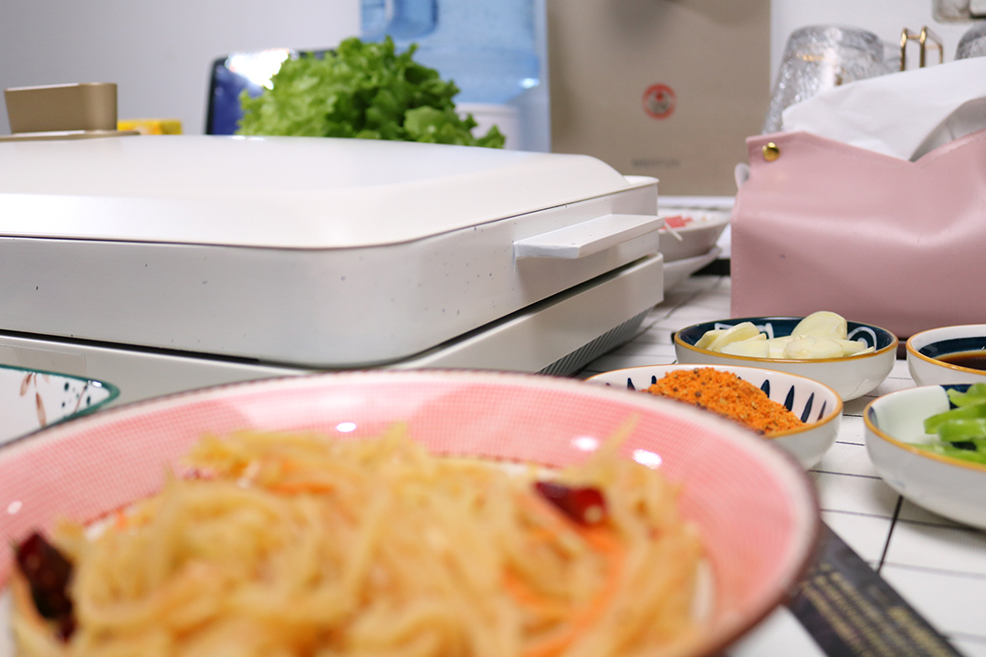 登上饭桌的移动灶台 用乐视嗨烤盘才知道在家吃烤肉到底有多香