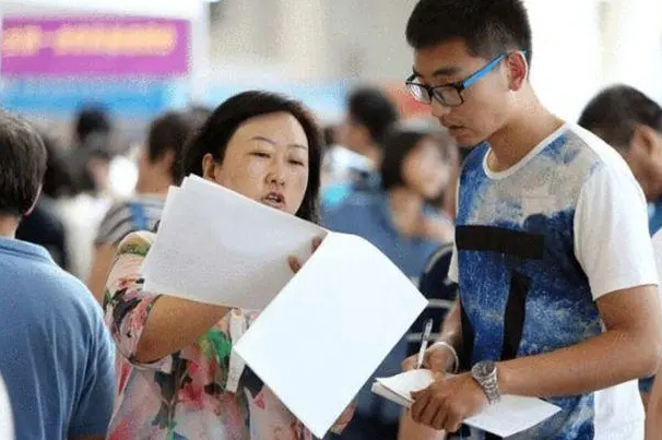 985大学的“江湖绰号”盘点，每个都很接地气，网友直呼太形象了